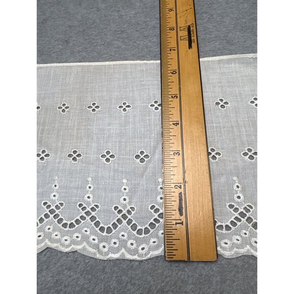 Vintage 6.5" x 2 yards Cream Eyelet Lace Trim Fabric with Scalloped Edge - Picture 3 of 5